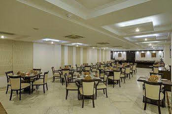 Agra Regal Vista A Sterling Resort Exterior photo